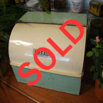 Green and cream rolltop bread bin Green arrow.