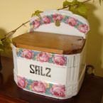 Pretty ceramic Saltz box with rosses decoration.